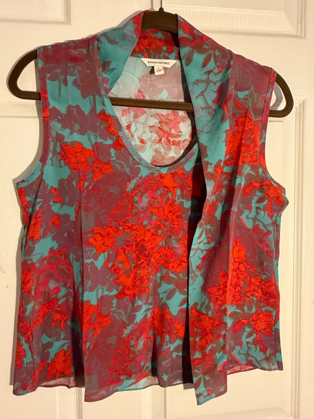 Banana Republic Red Floral Sleeveless Silk Blouse